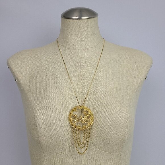 VINTAGE Asian Carriage Gold Pendant Necklace - Picture 1 of 9